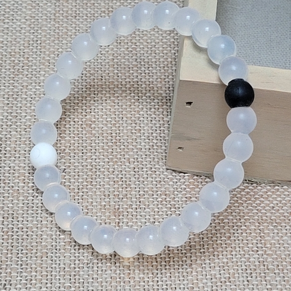 THE ICONIC CLASSIC LOKAI | Rubber Beaded Bracelet - Picture 3 of 4
